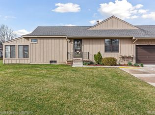 12138 Shenandoah Dr #1, South Lyon, MI