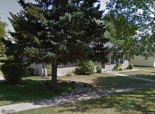 816 Eastern Ave, Grafton, ND 58237