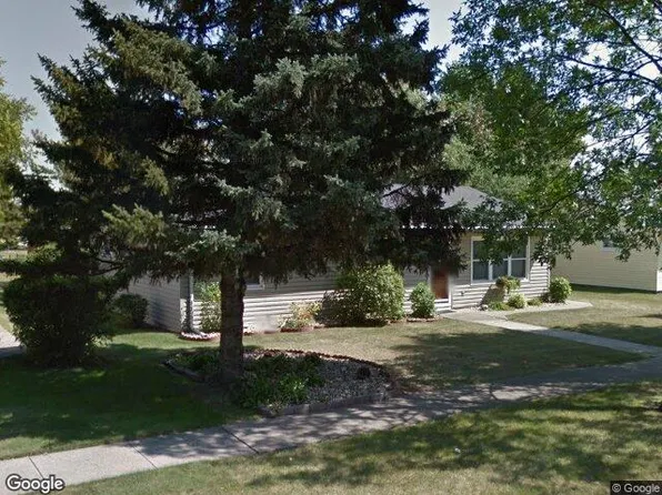 816 Eastern Ave, Grafton, ND 58237