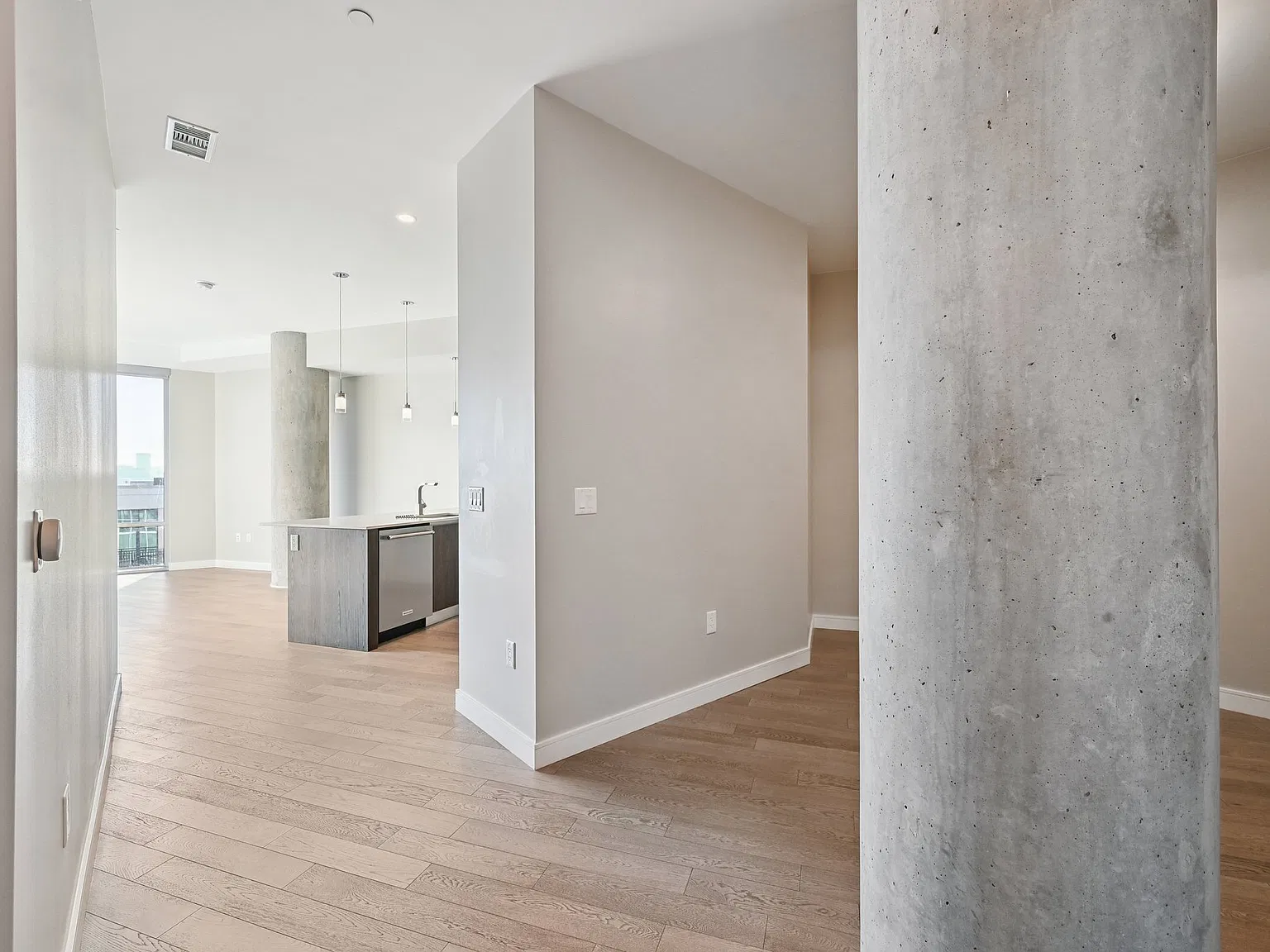 1 bed, 1.5 bath, 951 sqft, $3,300 — Photo 2