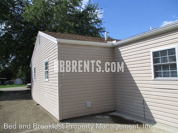 3rd image of 306 Glenn Ct