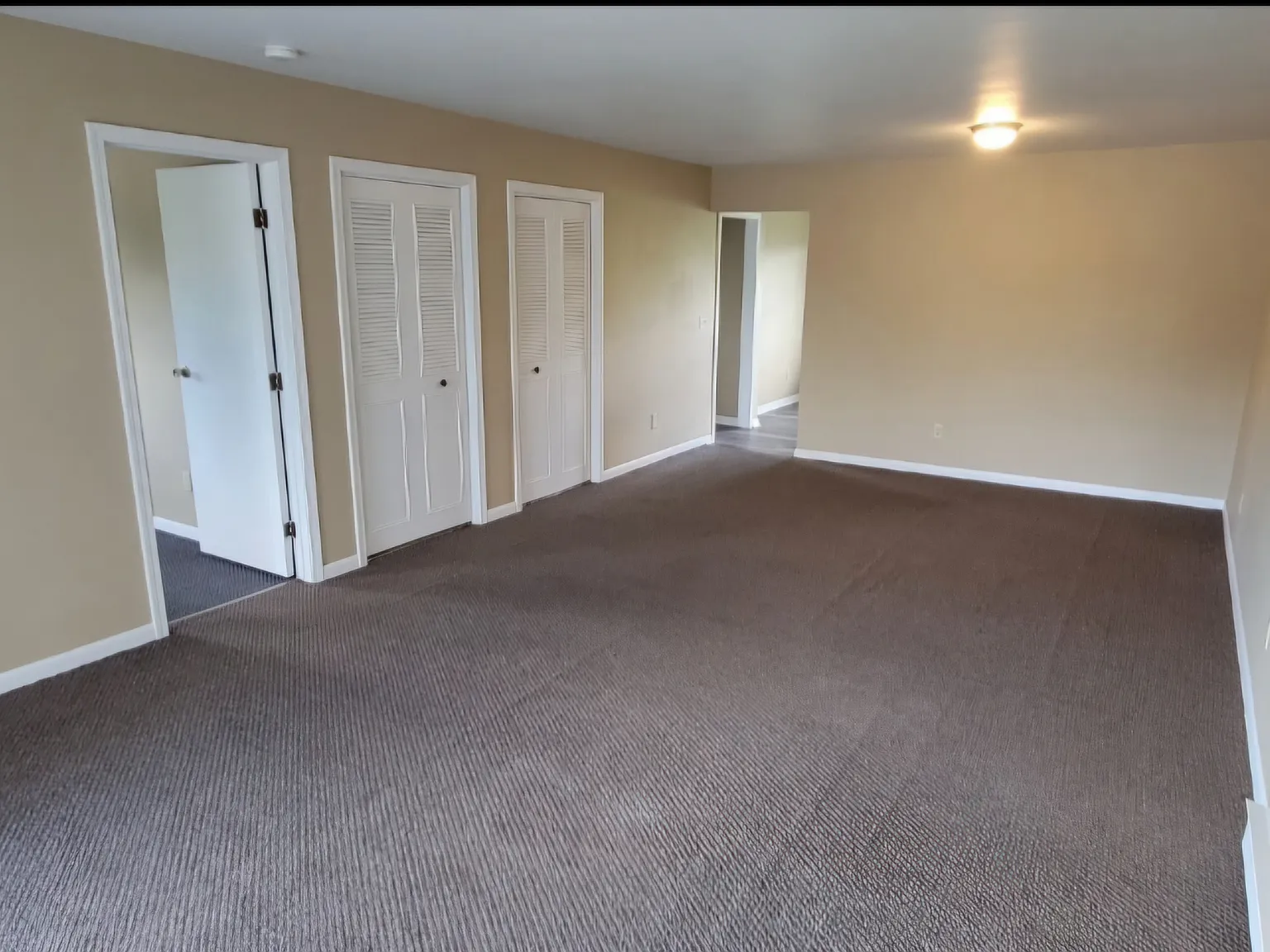 Large 2 bath 2 bedroom apartment — Photo 4