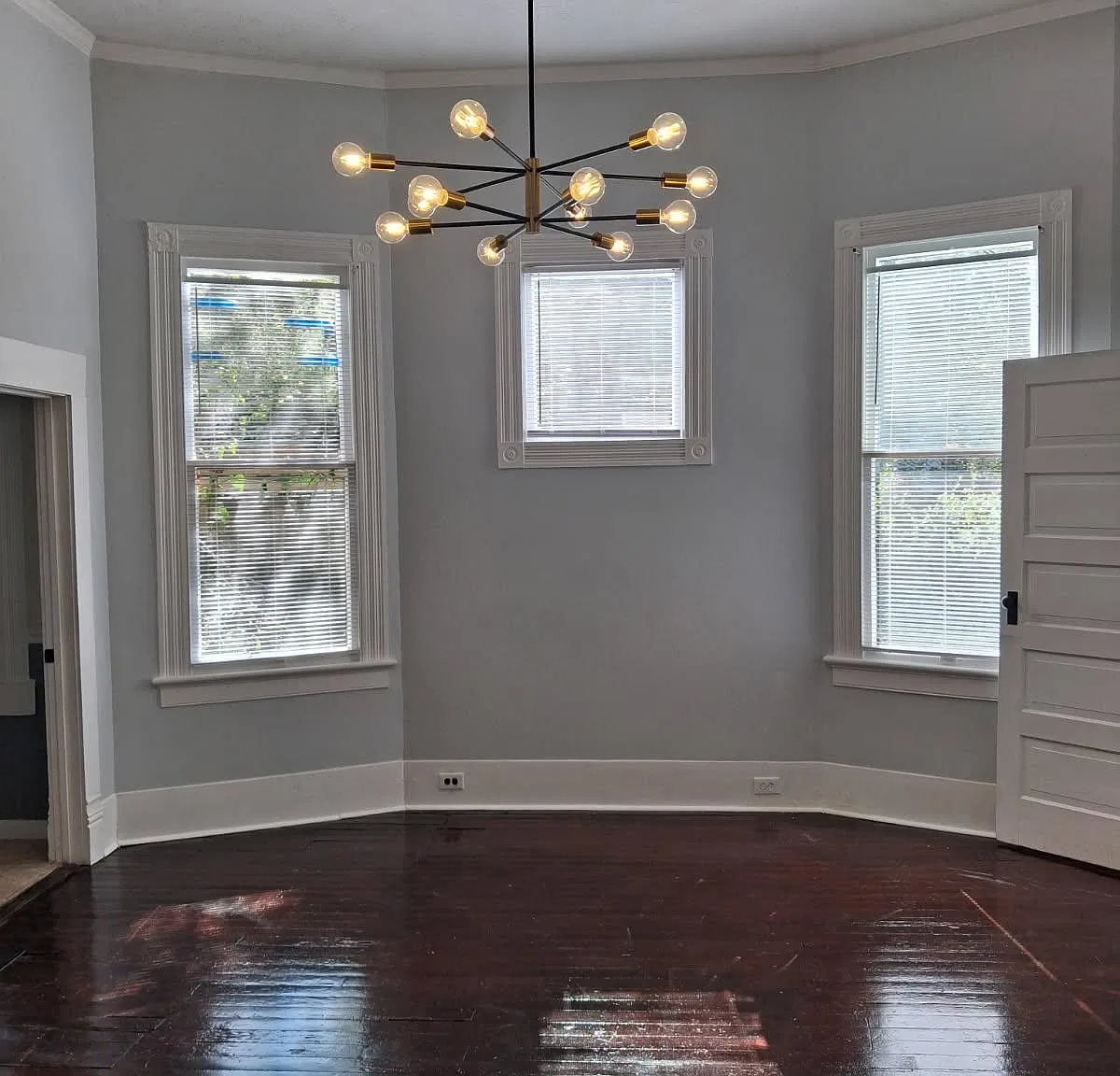 1710 Forest Ave — Photo 3