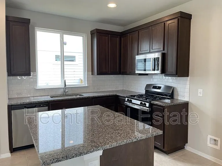 196 Fabion St — Photo 10