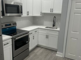 6122 Market St, Philadelphia, PA