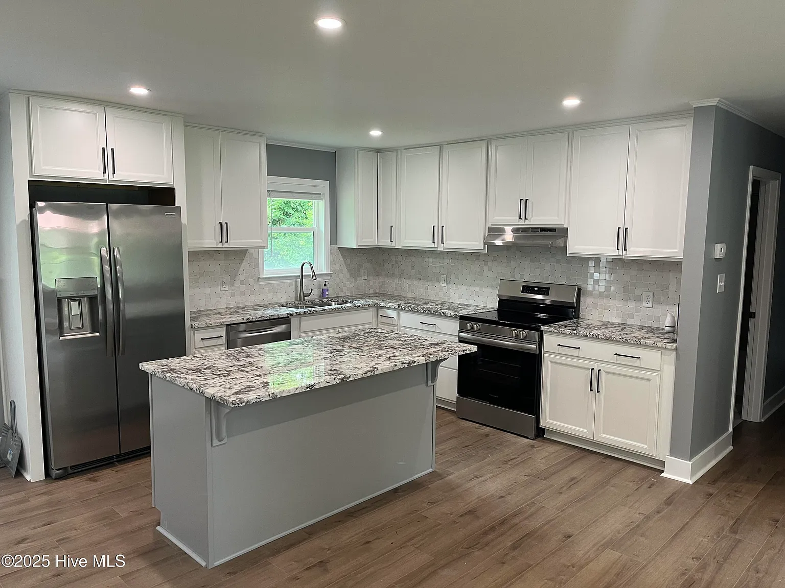 3 bed, 2.0 bath, 1350 sqft, $1,950 — Photo 4