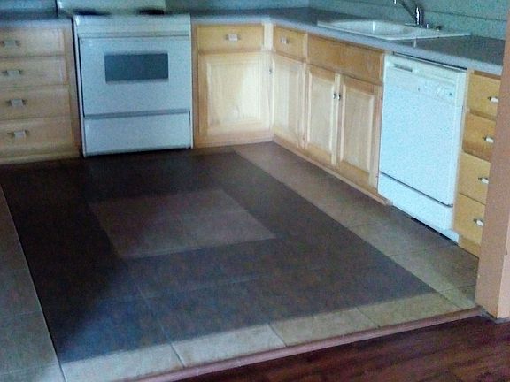 kitchen/ tile flooring