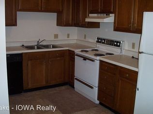 705 12th Ave N APT 5, Clear Lake, IA 50428