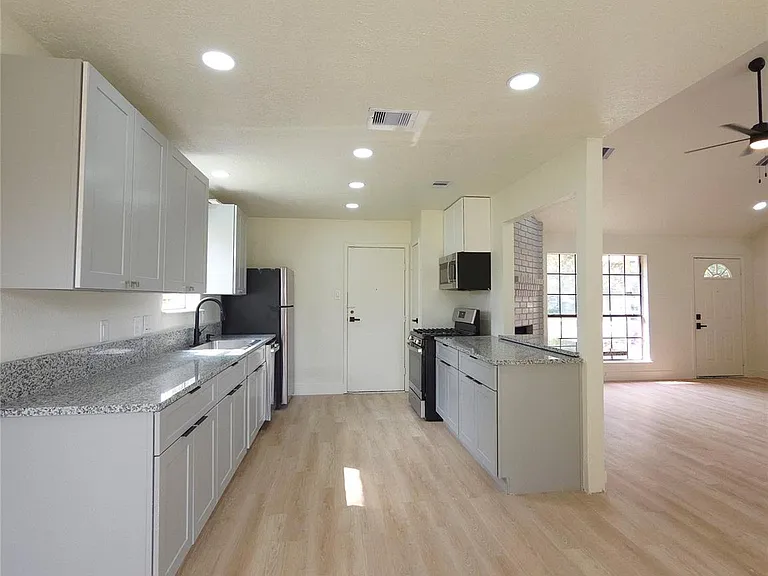 6706 Dinner Creek Ct — Photo 15