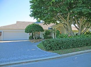 255 Robin Dr, Sarasota, FL 34236