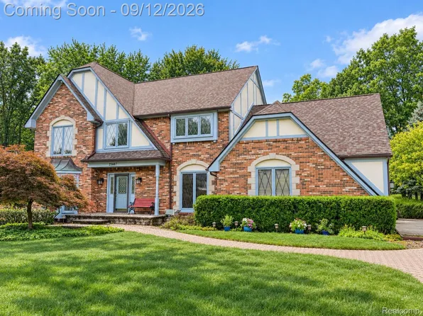 25687 Rutledge Xing, Farmington Hills, MI 48335