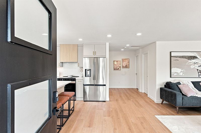 2nd image of 4807 15th Avenue S