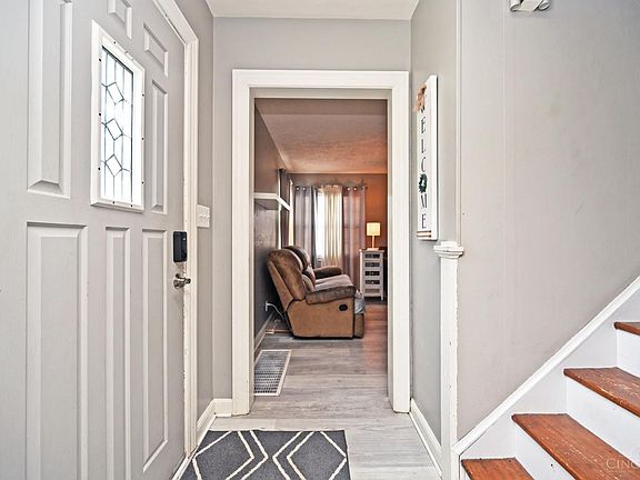 5th image of 931 Lawn Ave