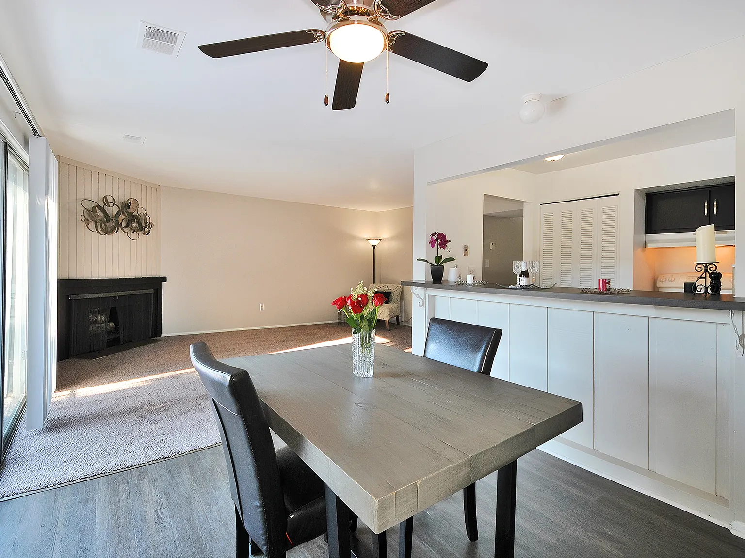 Woodcrest Apartments — Photo 1