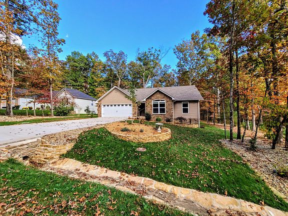 2nd image of 121 Camelot Ln