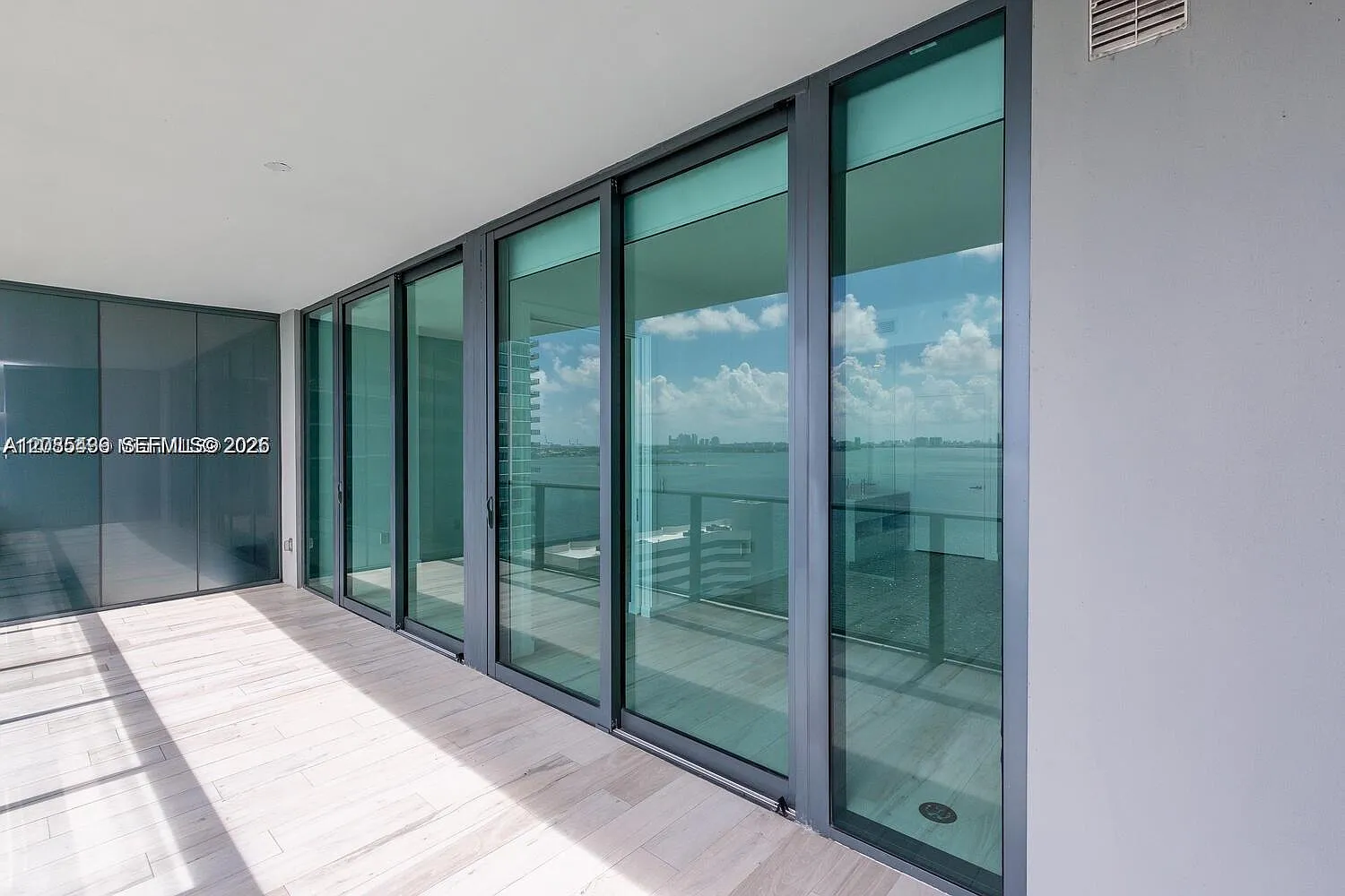 Gran Paraiso Condo — Photo 3