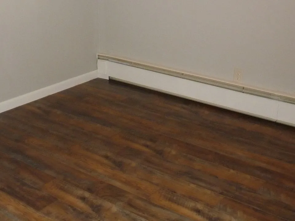 4 bed, 2.0 bath, 2200 sqft, $2,450 — Photo 2