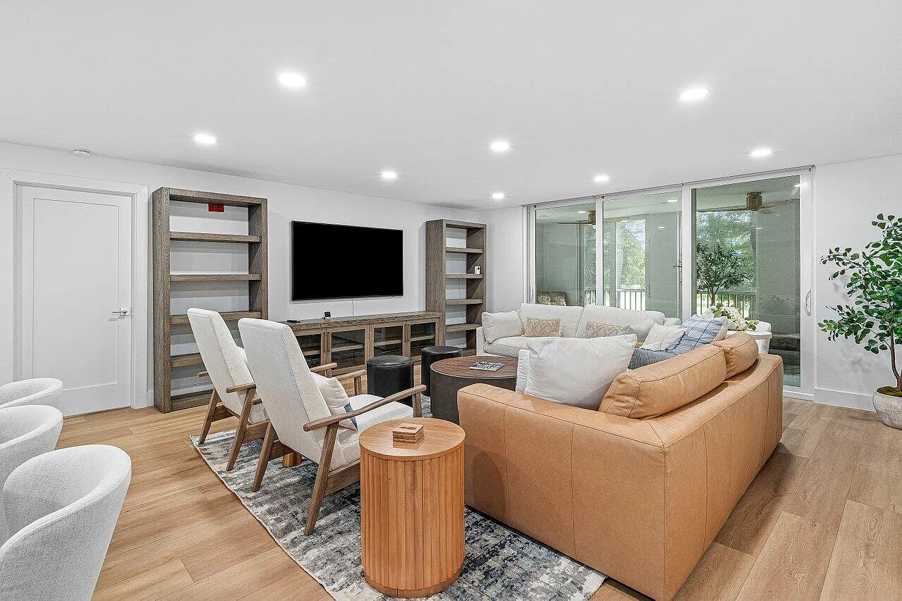 7370 Orangewood Ln — Photo 2