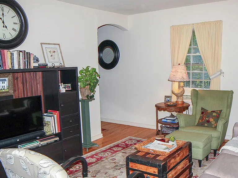 Highland Village Apartments — Photo 18
