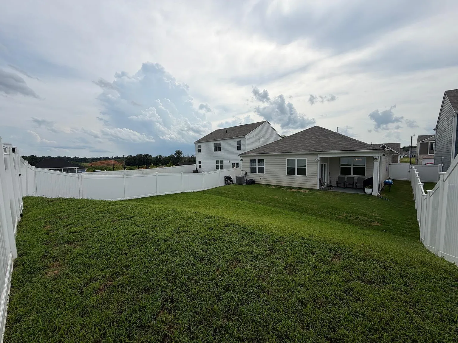 3 bed, 1618 sqft, $2,300 — Photo 2