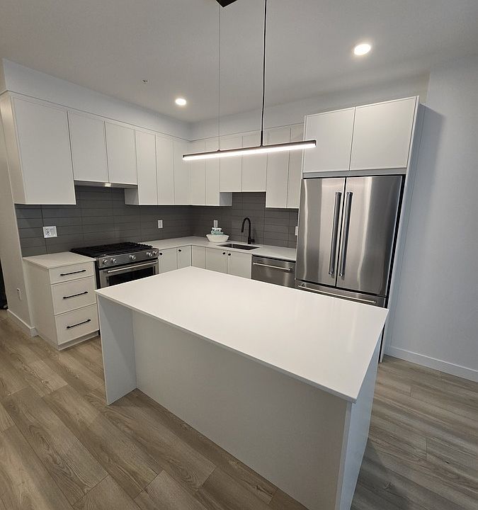 1st image of 2771 Montrose Ave #216