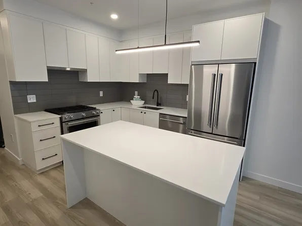 2771 Montrose Ave #216, Abbotsford, BC V2S 0N4