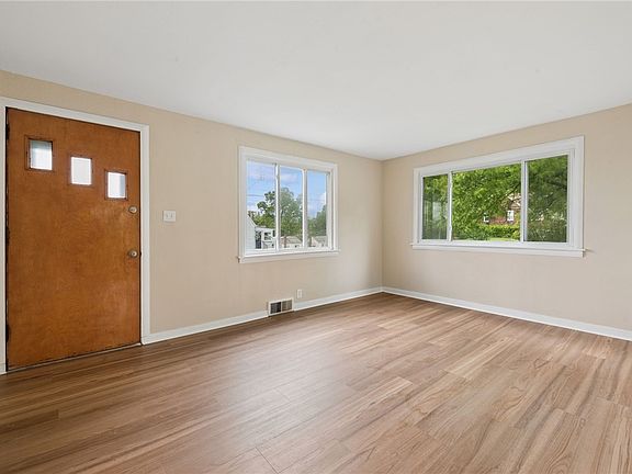 5th image of 528 Cedarhurst Dr