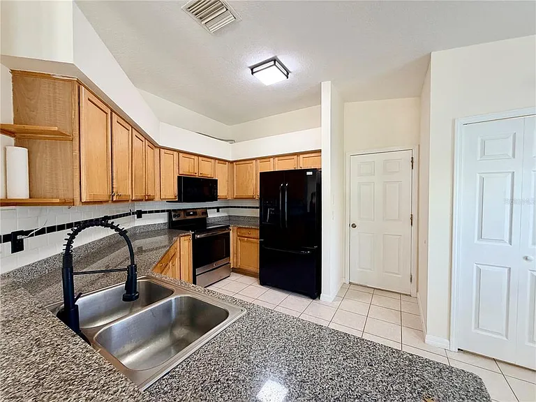 7838 Carriage Pointe Dr — Photo 5