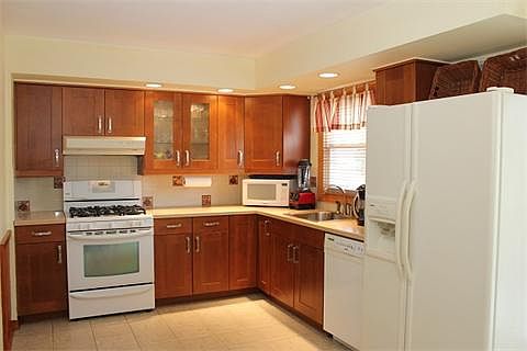 3rd image of 418 Pompey Ave