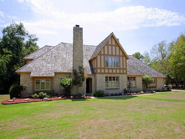 Front view of home