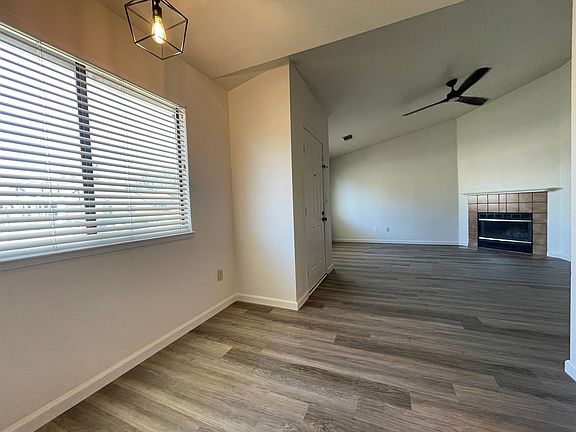 4th image of 364 Bishop Dr