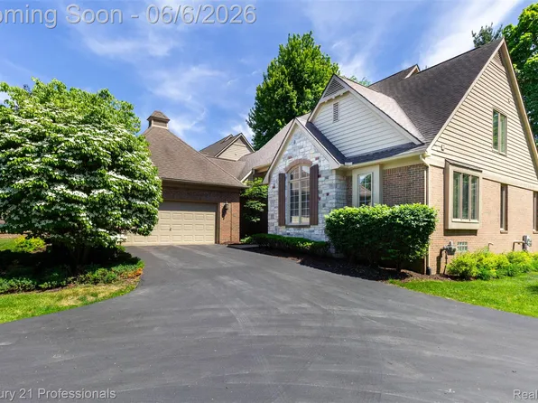 29401 Windmill Ct, Farmington, MI 48334