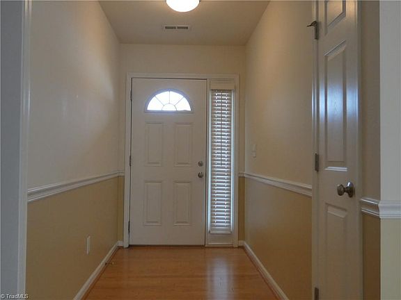 4th image of 309 Locksley Ct