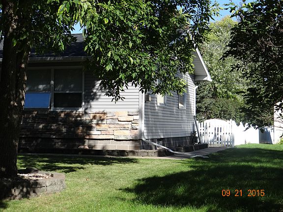 Side view showing fence