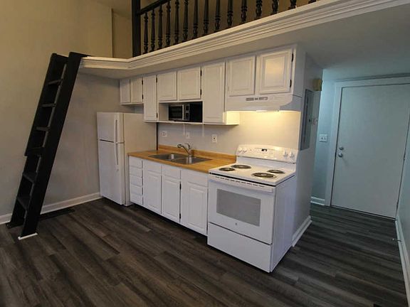 3rd image of 2144 Saint James Ave APT 1