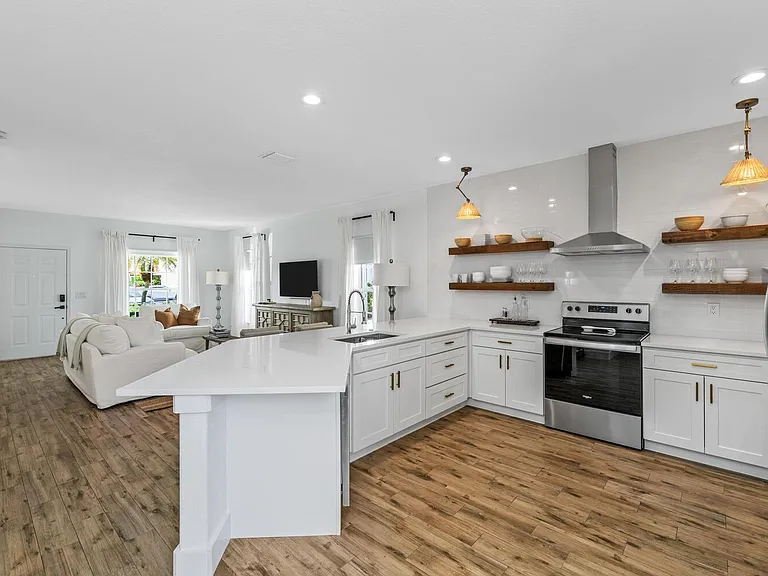 13531 Fountain View Blvd — Photo 3