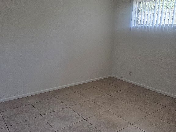 5th image of 339 N Lesueur APT B