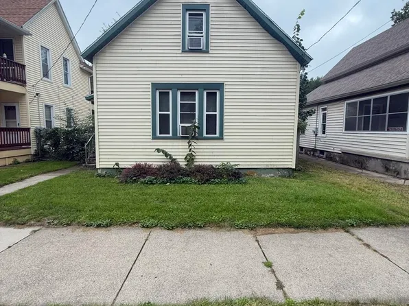 925 Davis Ave NW, Grand Rapids, MI 49504
