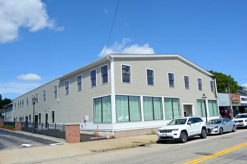 2 bed, $2,750 — Photo 1