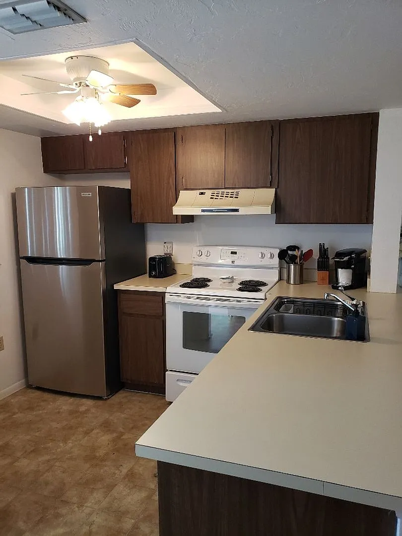 Lakeshore Condominium Deep Creek $2400 — Photo 2