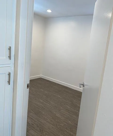South Redondo Apartments — Photo 7