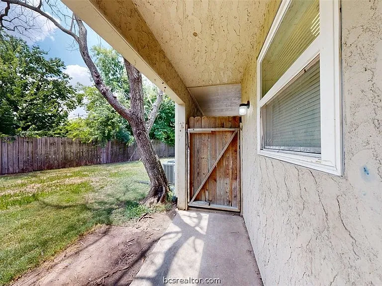 1327 Airline Dr — Photo 19