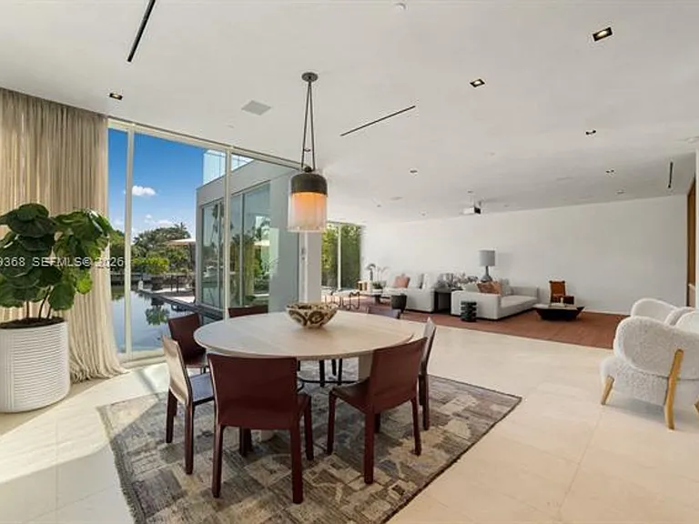 1051 W 48th St #4 — Photo 10