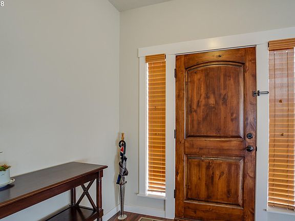 3rd image of 926 NW 105th Cir