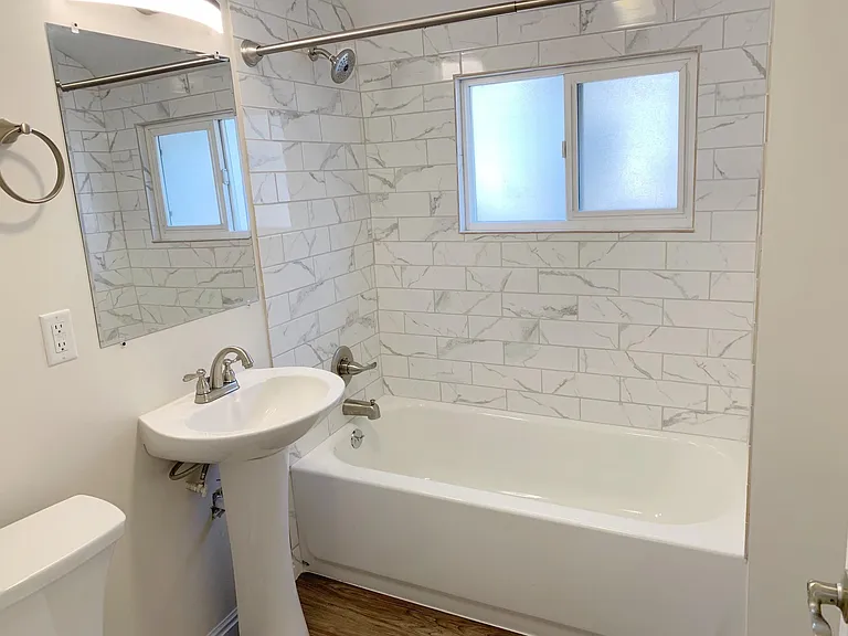 3225 S Green St — Photo 2