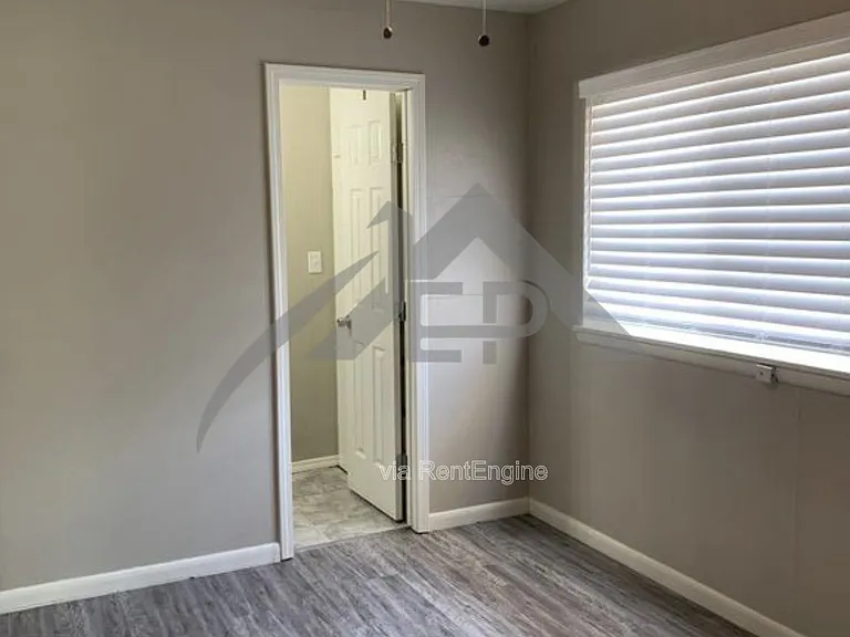 207 E Hurd St #3 — Photo 1