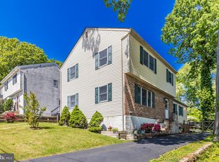 907 Broadway Ave, Secane, PA 19018