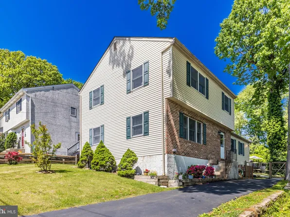 907 Broadway Ave, Secane, PA 19018