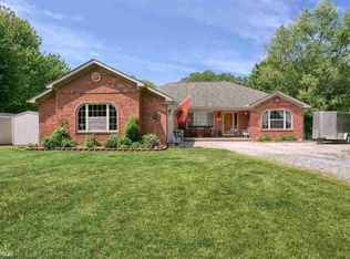 7864 Morrow Rd, Cottrellville, MI 48039