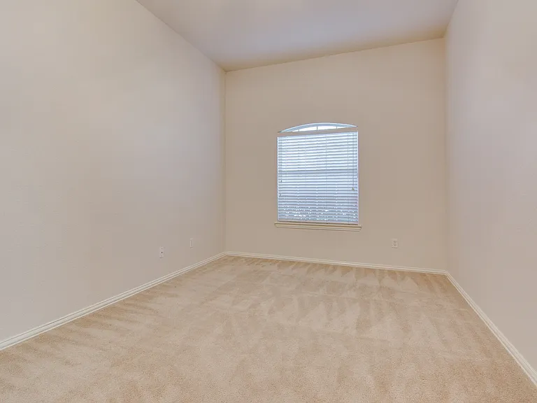 1133 Hillwood Dr — Photo 4